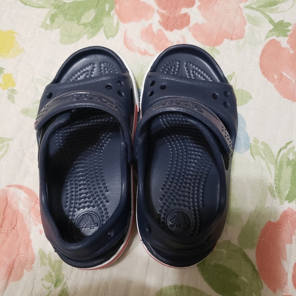 Crocs toddler size 9 - Picture 3 of 4